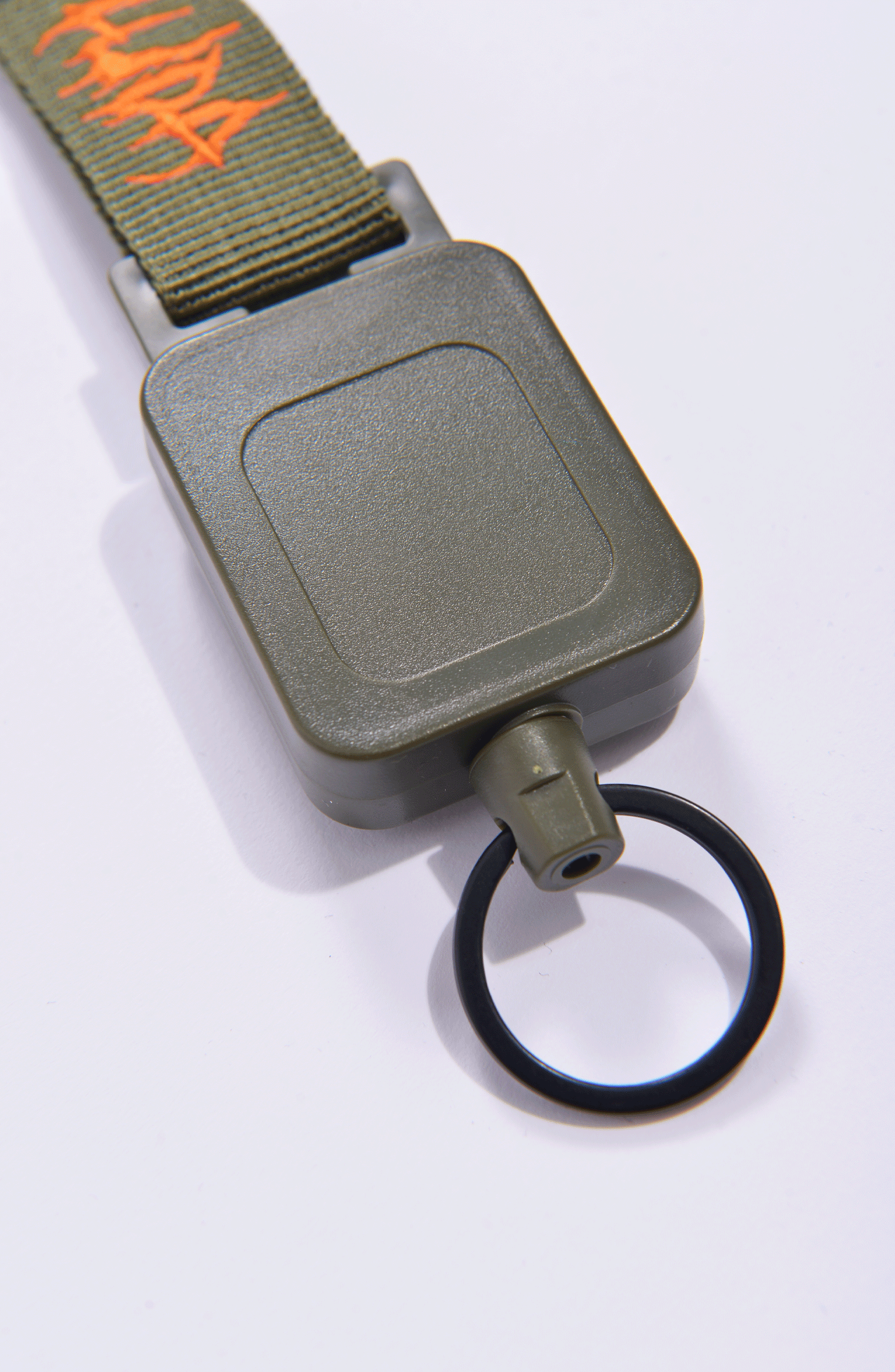 Luda - Green Retractable Keychain