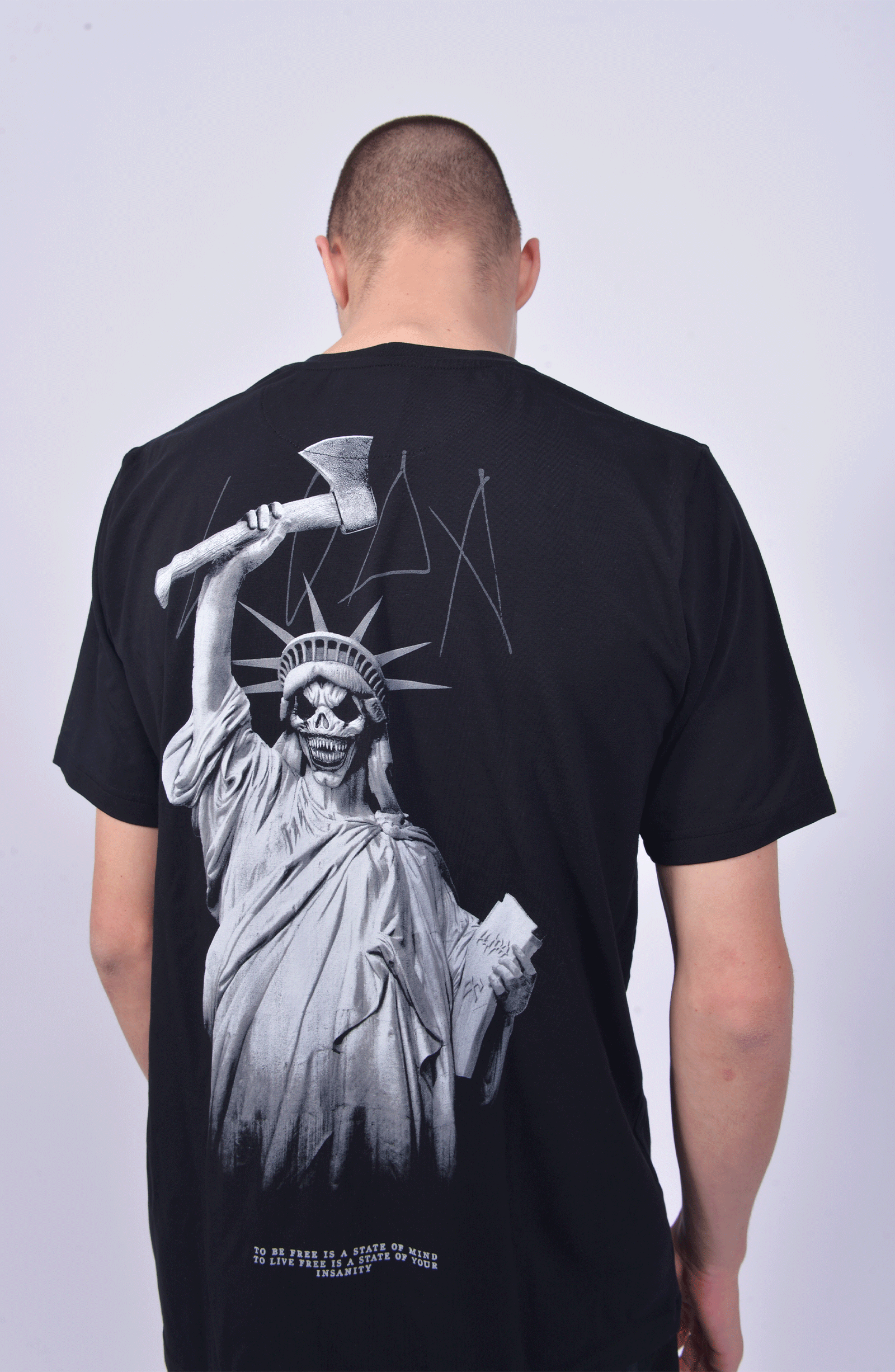 Luda - Luda's Statue T-Shirt