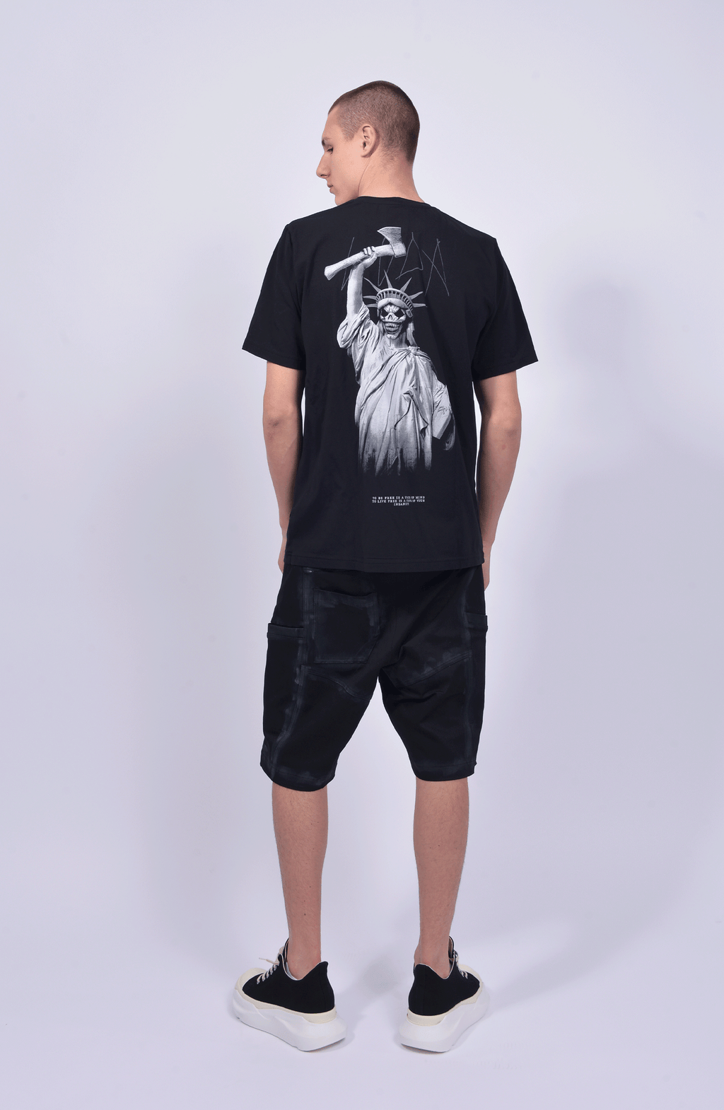 Luda - Luda's Statue T-Shirt