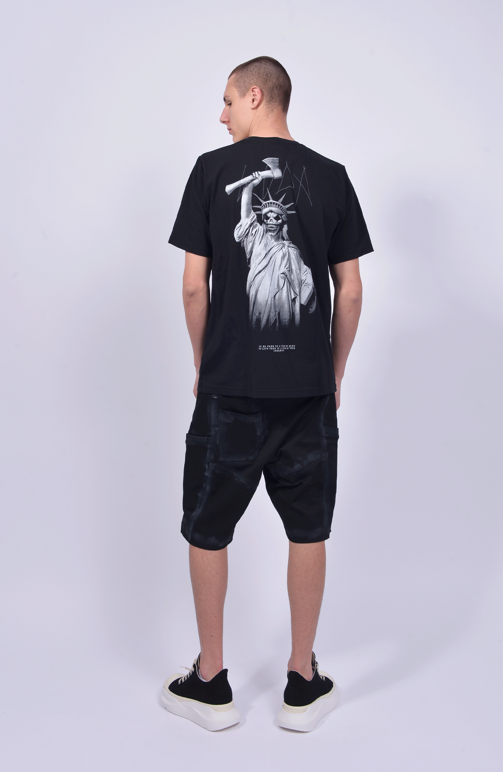 Luda - Luda's Statue T-Shirt