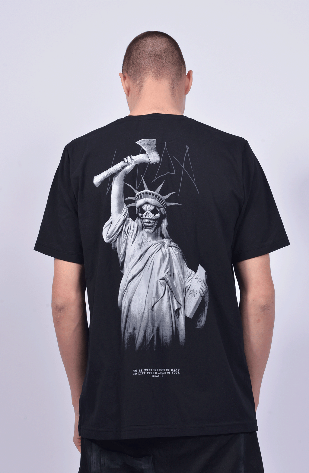 Luda - Luda's Statue T-Shirt