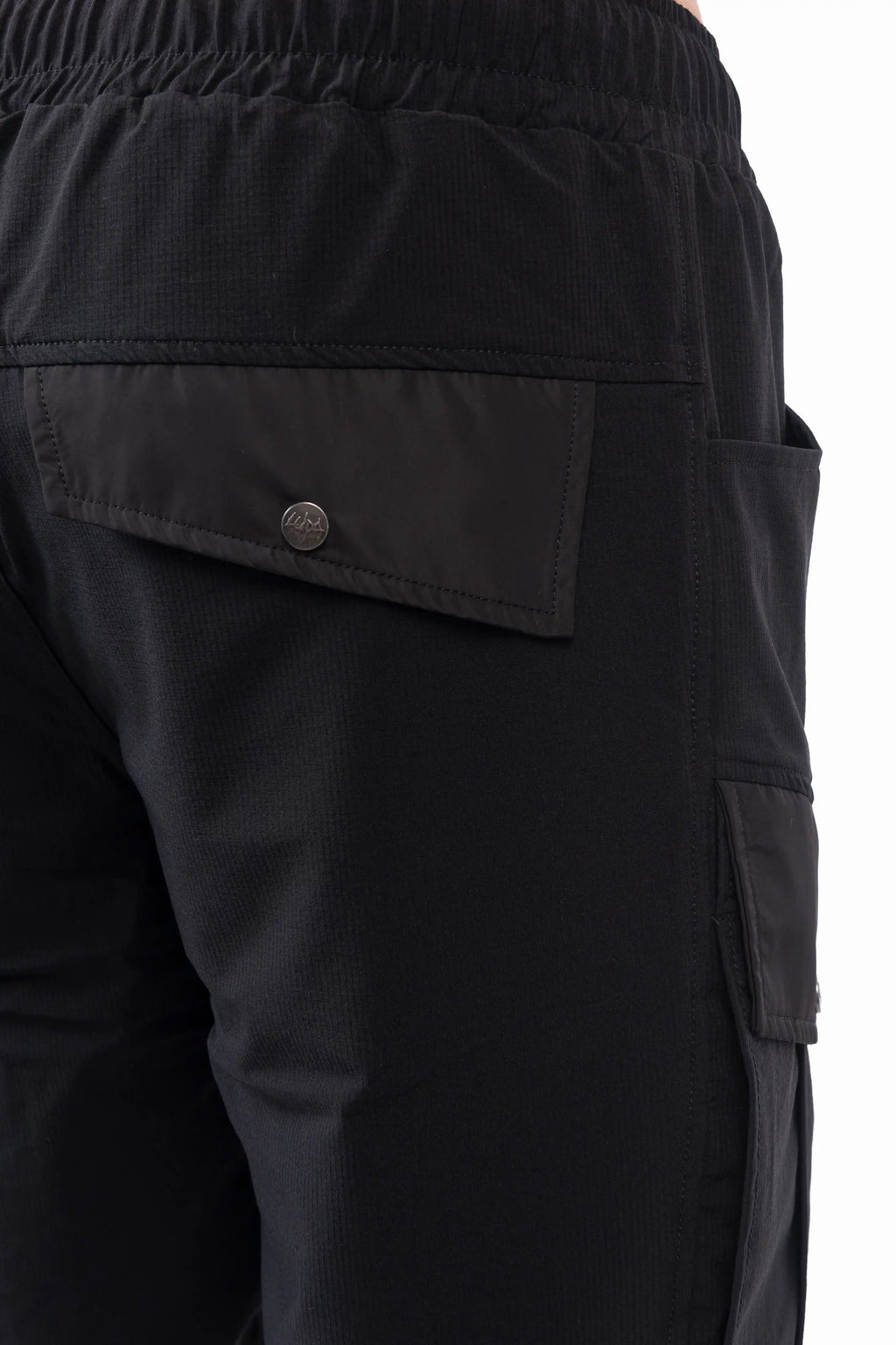 Luda - Cargo All Black Shorts