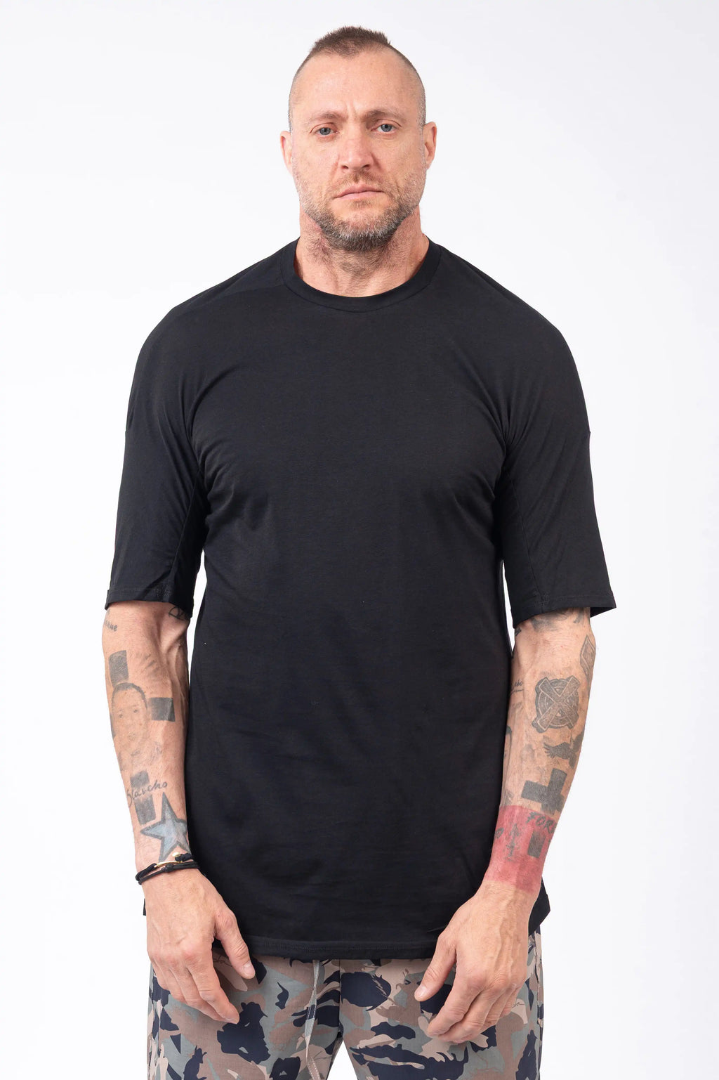 Luda - Plain Black T-Shirt