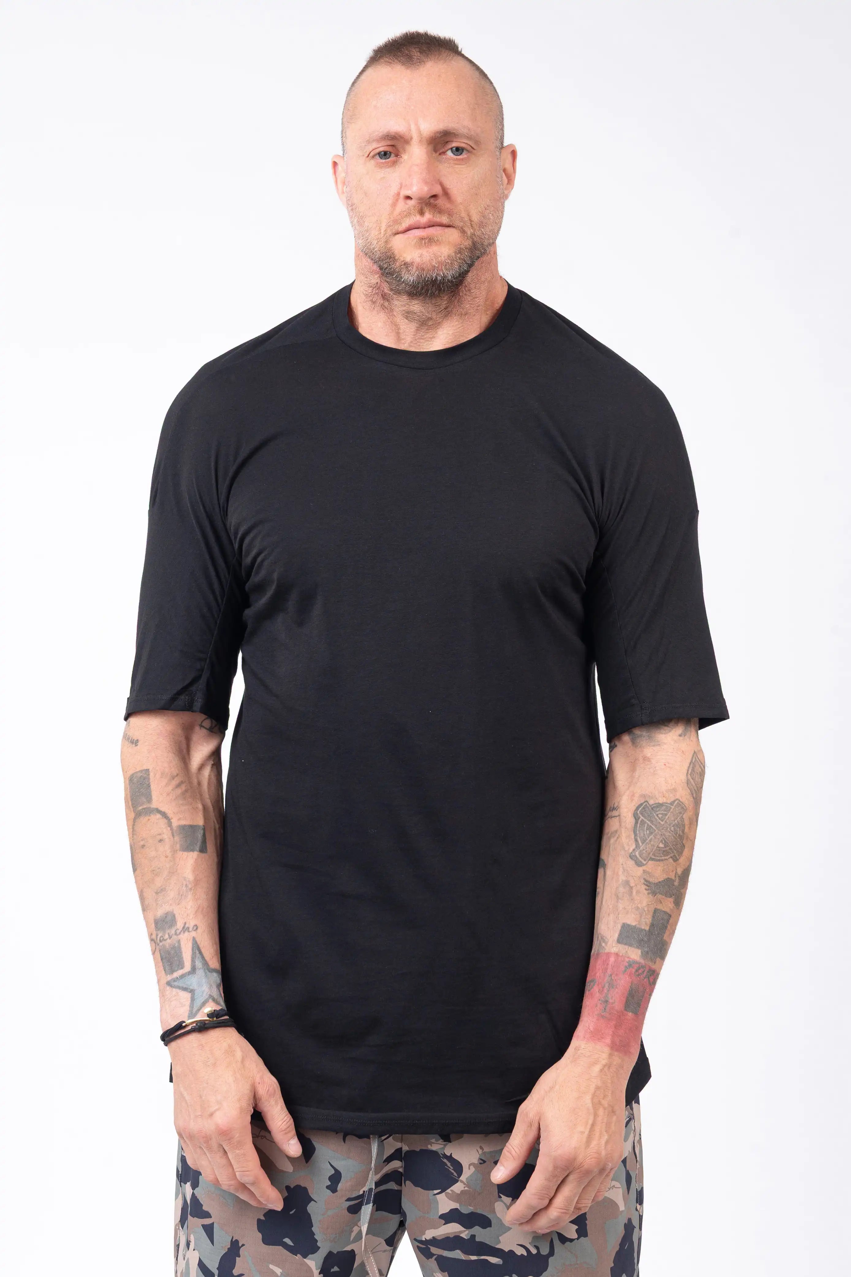 Luda - Plain Black T-Shirt