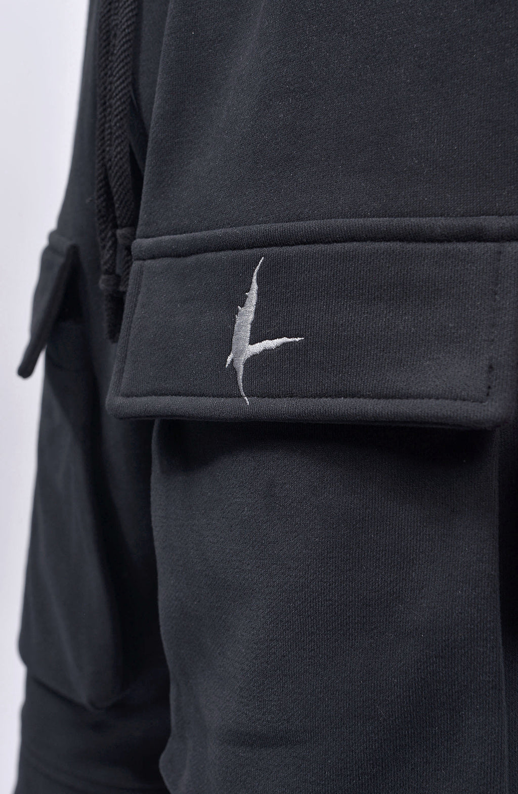 Luda - Pocket Embroidery Shorts